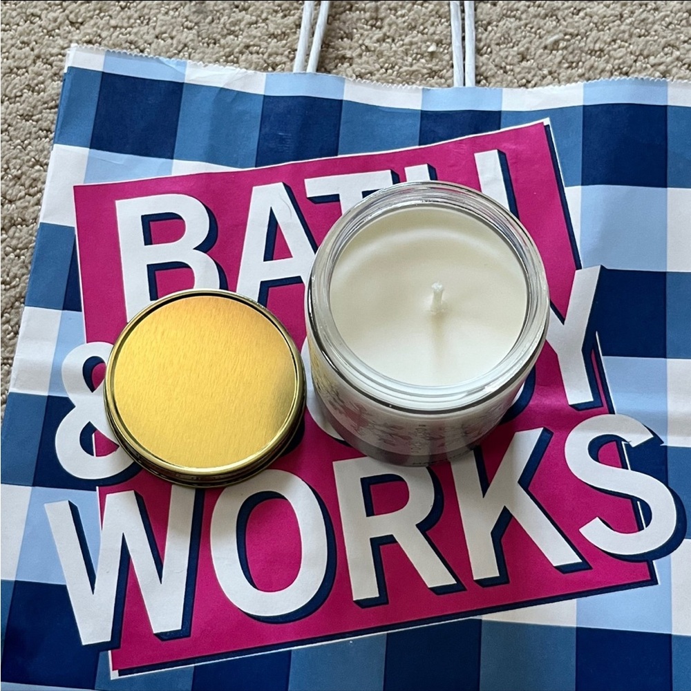 New MARSHMALLOW FIRESIDE Single Wick 7oz luminary Candle Bath & Body Works White - Picture 4 of 5